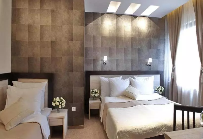 اتاق استاندارد سه نفره, Garni Hotel Vozarev