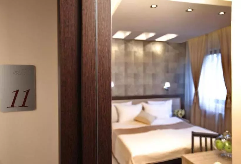 اتاق استاندارد سه نفره, Garni Hotel Vozarev