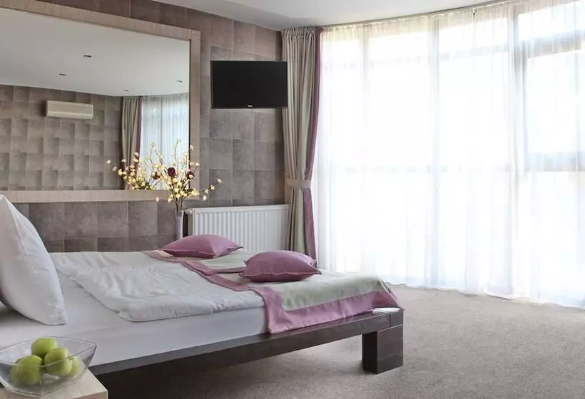 اتاق راحتی, Garni Hotel Vozarev