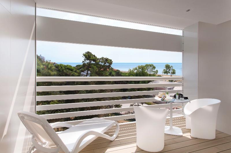 اتاق سوپریور با چشم‌انداز جانبی دریا, Almar Jesolo Resort & Spa
