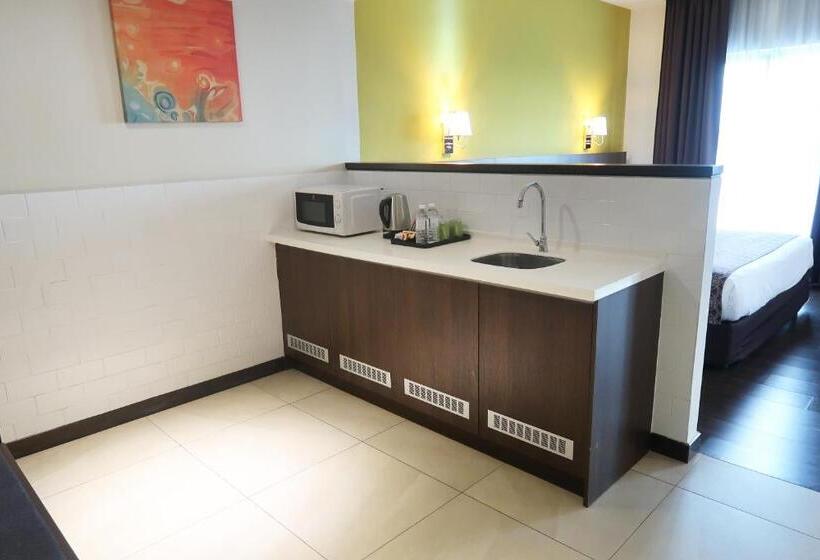 스위트 킹사이즈 침대, I City Trademark Collection By Wyndham