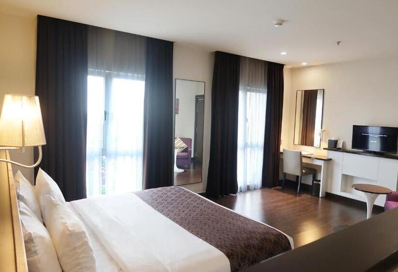 스위트 킹사이즈 침대, I City Trademark Collection By Wyndham