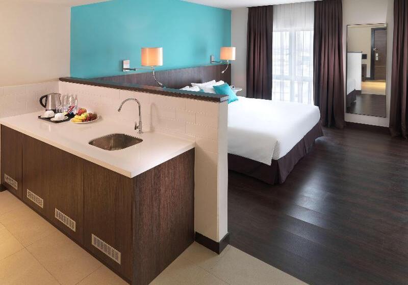 스위트 킹사이즈 침대, I City Trademark Collection By Wyndham