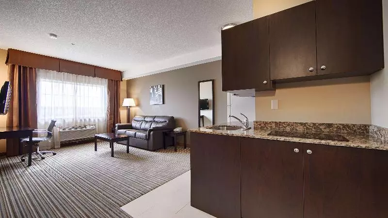 キングサイズベッドのスイートルーム, Best Western Plus Peace River Hotel & Suites