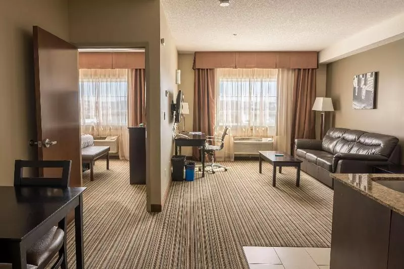 キングサイズベッドのスイートルーム, Best Western Plus Peace River Hotel & Suites