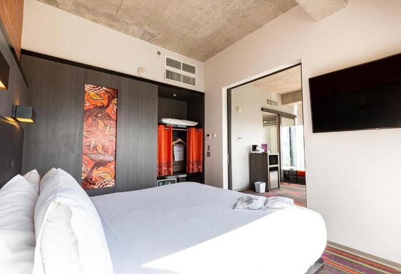 جناح جونيور, Guadalajara Country Club By Hnf