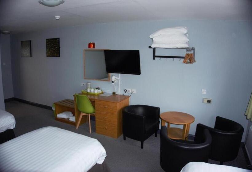 غرفة قياسية ثلاثية, Happy Guests Lodge