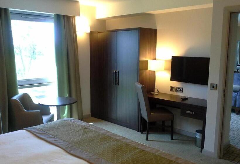 Classic Szoba, Heston Hyde