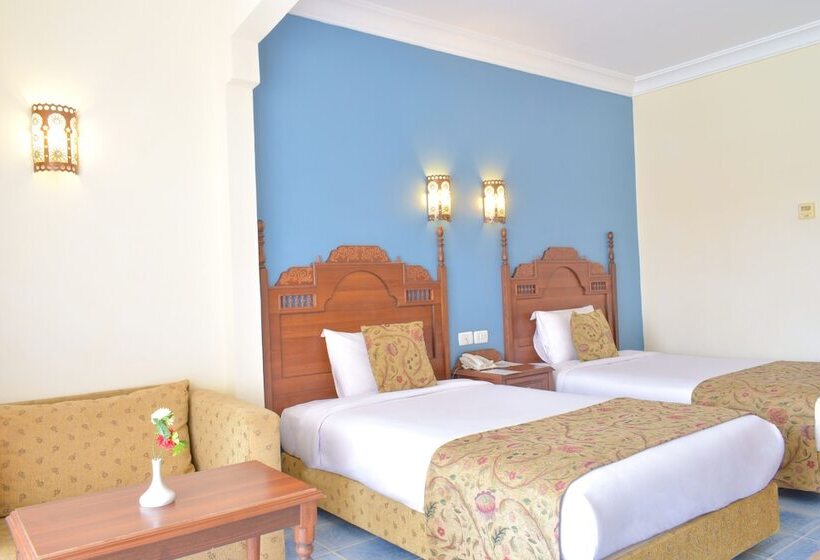 اتاق استاندارد با چشمانداز استخر, Jasmine Palace Resort