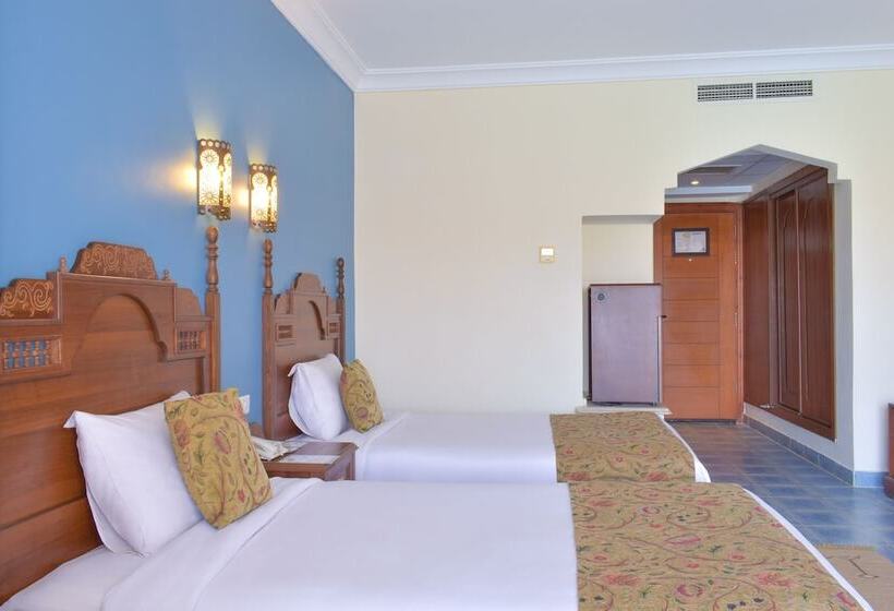 اتاق استاندارد با چشم‌انداز استخر, Jasmine Palace Resort