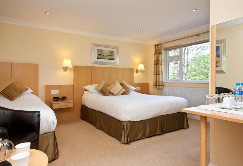 חדר משפחתי, Lingwood Lodge