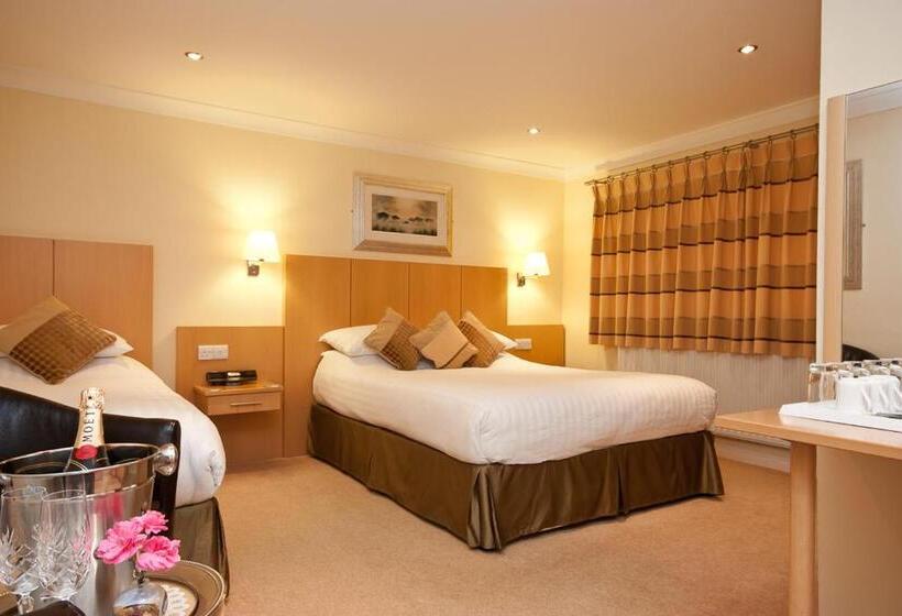 חדר משפחתי, Lingwood Lodge