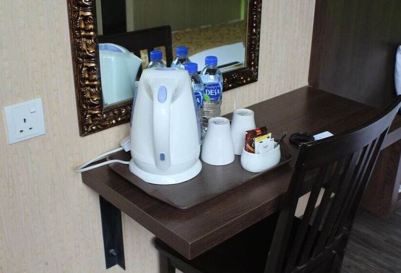 اتاق خانوادگی, Rosmerah