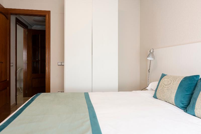 اتاق خانوادگی, Rosmerah