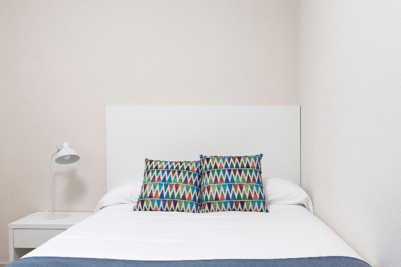 اتاق خانوادگی, Rosmerah