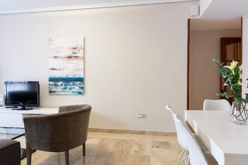 اتاق خانوادگی, Rosmerah