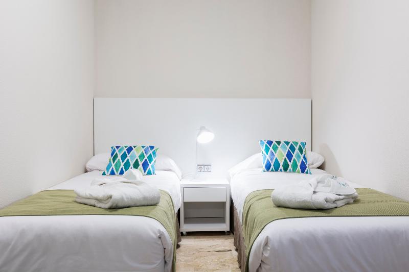 اتاق خانوادگی, Rosmerah