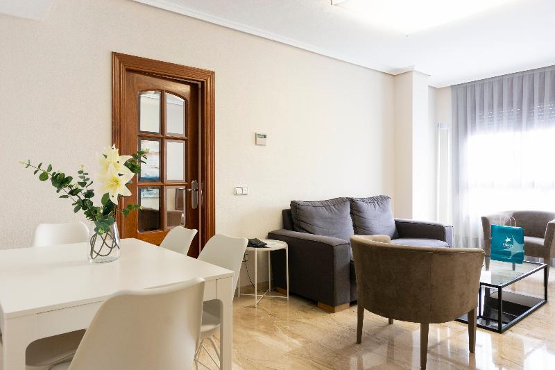 اتاق خانوادگی, Rosmerah