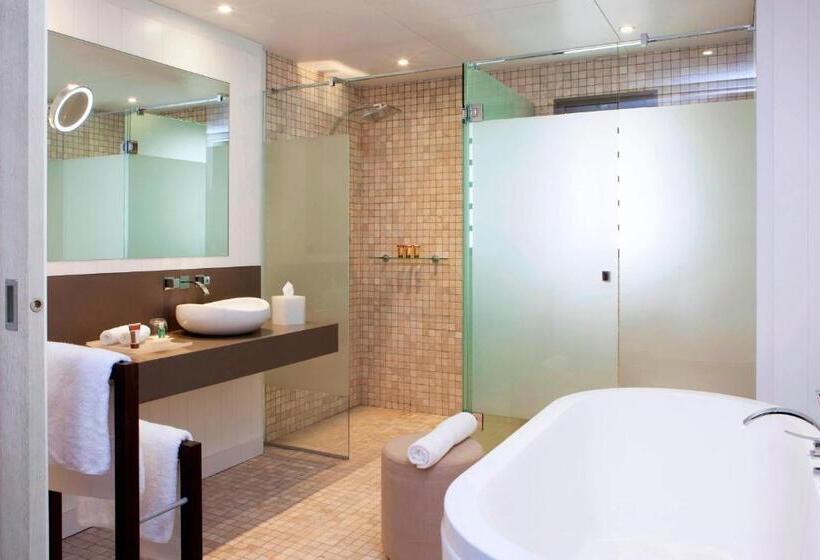 غرفة قياسية سرير كينج, Sheraton New Caledonia Deva Spa & Golf Resort