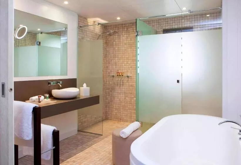 اتاق استاندارد با تخت بزرگ, Sheraton New Caledonia Deva Spa & Golf Resort