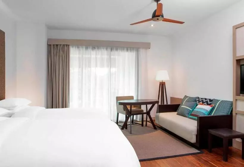 اتاق استاندارد با بالکن و چشمانداز باغ, Sheraton New Caledonia Deva Spa & Golf Resort