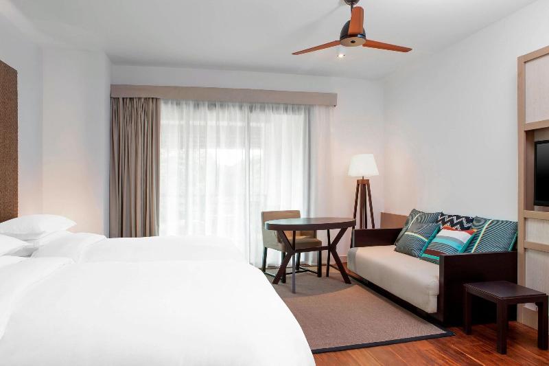 Standard Room with Balcony Garden View, Sheraton New Caledonia Deva Spa & Golf Resort