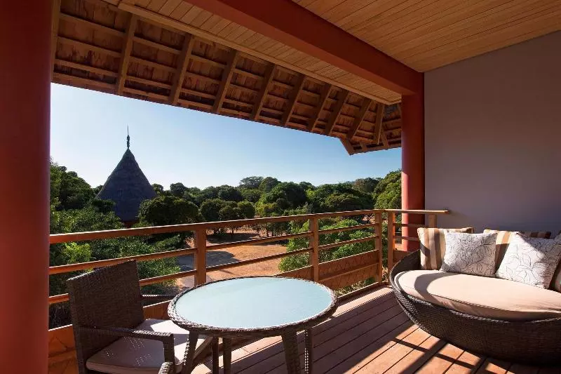 اتاق استاندارد با بالکن و چشمانداز باغ, Sheraton New Caledonia Deva Spa & Golf Resort