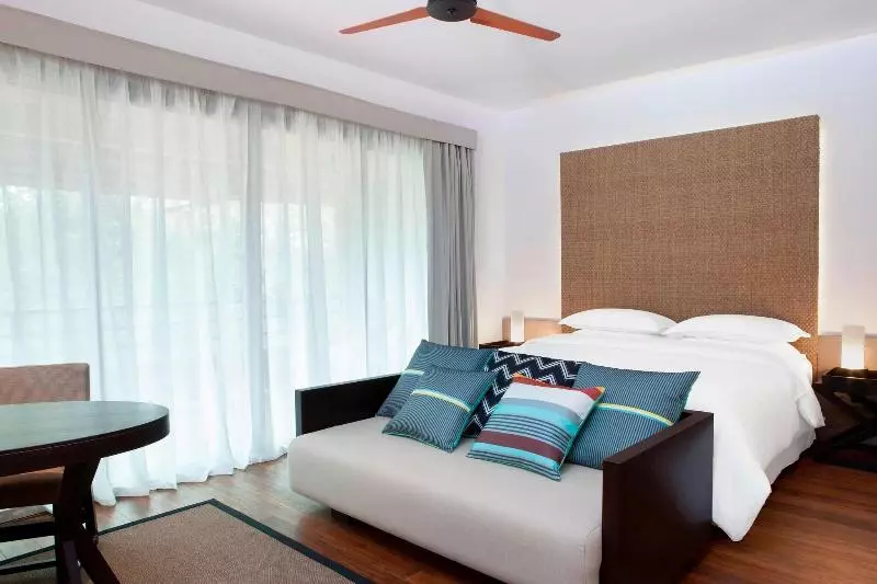 اتاق استاندارد با تخت بزرگ, Sheraton New Caledonia Deva Spa & Golf Resort