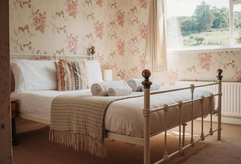 Номер Стандарт, Three Wells B&b