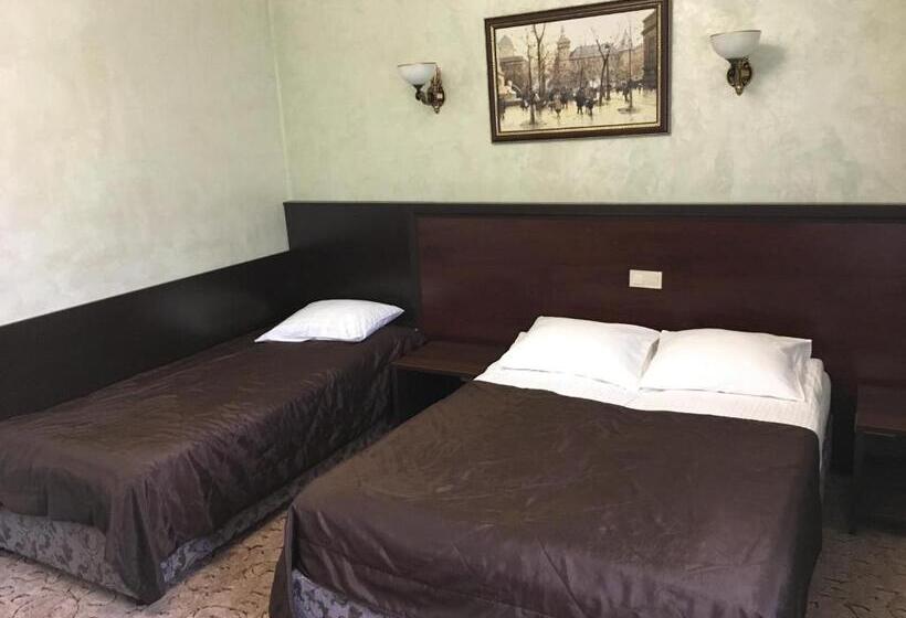 חדר קומפורט לשלושה, Vlg