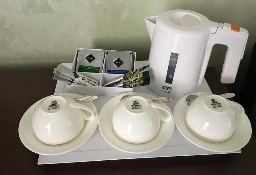 חדר קומפורט לשלושה, Vlg