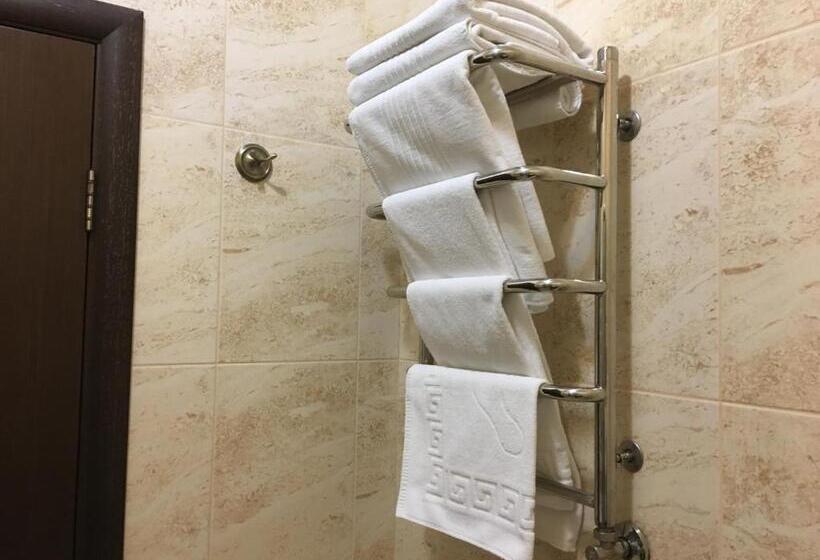 חדר קומפורט לשלושה, Vlg