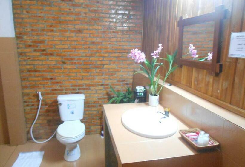 Standard bungalow river view, Thongbay Guesthouse