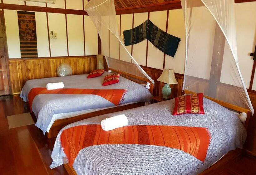 بنغل قياسي مطل على النهر, Thongbay Guesthouse