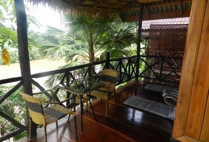 بنغل قياسي مطل على النهر, Thongbay Guesthouse