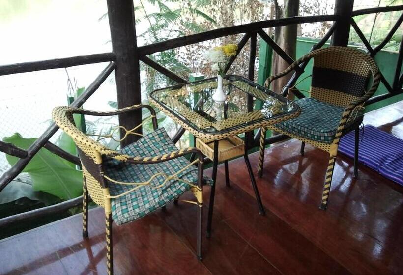 Standard bungalow river view, Thongbay Guesthouse