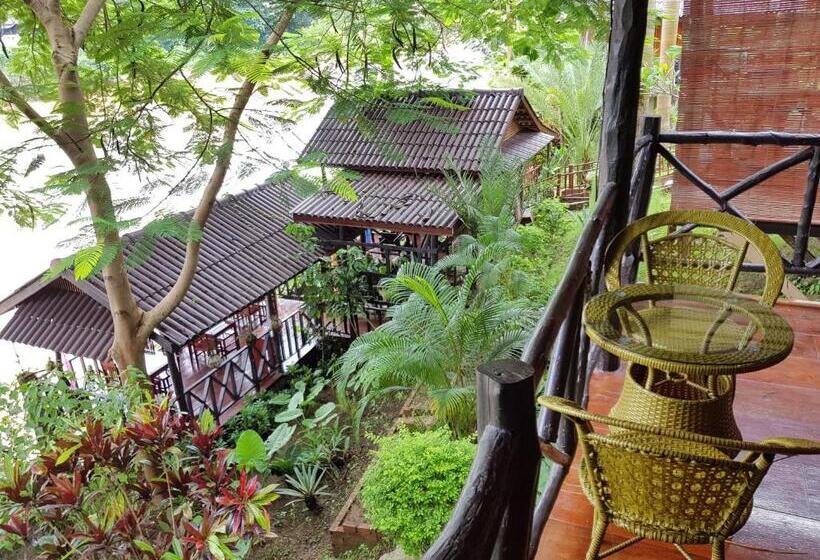 بنغل قياسي مطل على النهر, Thongbay Guesthouse