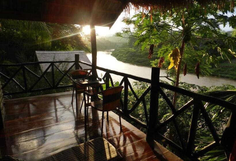 بنغل قياسي مطل على النهر, Thongbay Guesthouse