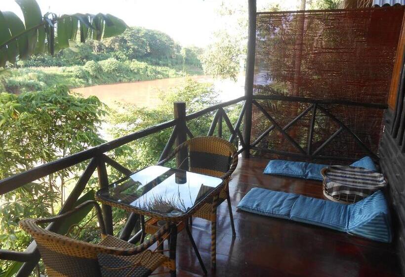 بنغل قياسي مطل على النهر, Thongbay Guesthouse