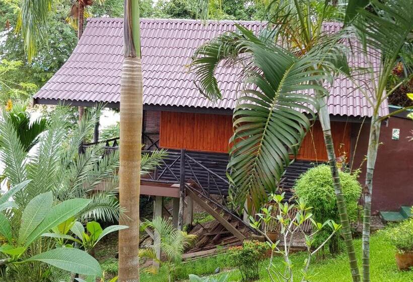 بنغل قياسي مطل على النهر, Thongbay Guesthouse