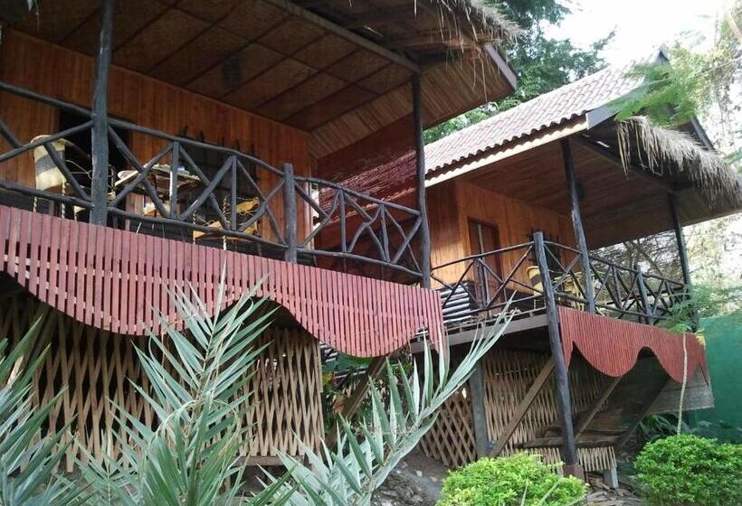 بنغل قياسي مطل على النهر, Thongbay Guesthouse