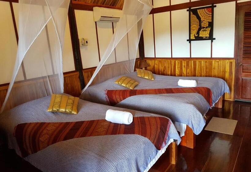 بنجلو قياسى مطلّ علي الحديقة, Thongbay Guesthouse