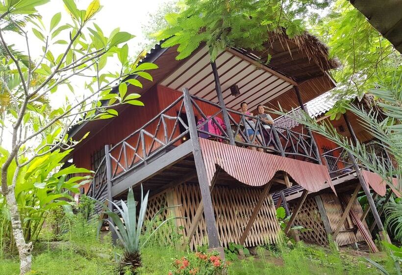 بنغل قياسي مطل على النهر, Thongbay Guesthouse