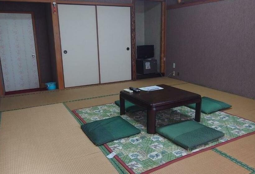 패밀리 룸, Hachikita U Base