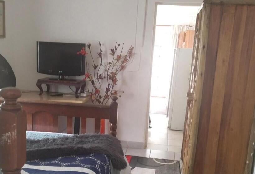 Апартаменты 1 Спальня Нижний Этаж, Valla S Self Catering