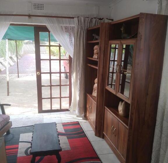 Апартаменты 1 Спальня Нижний Этаж, Valla S Self Catering