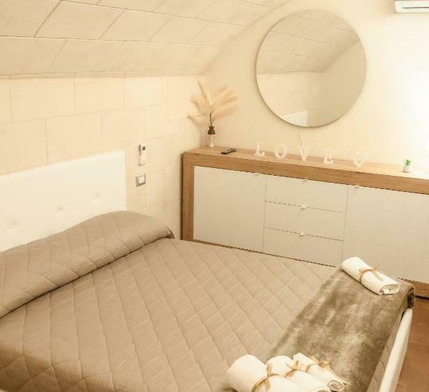 标准间, Little House