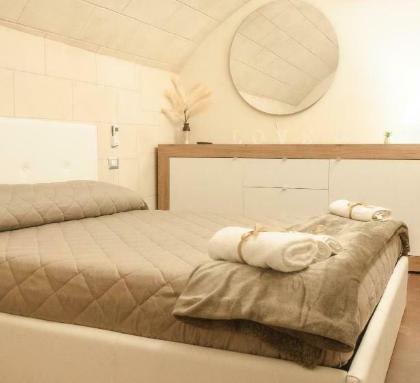 标准间, Little House