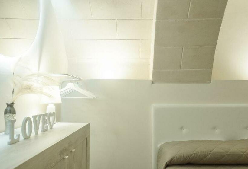 标准间, Little House