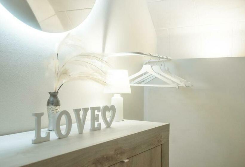 标准间, Little House